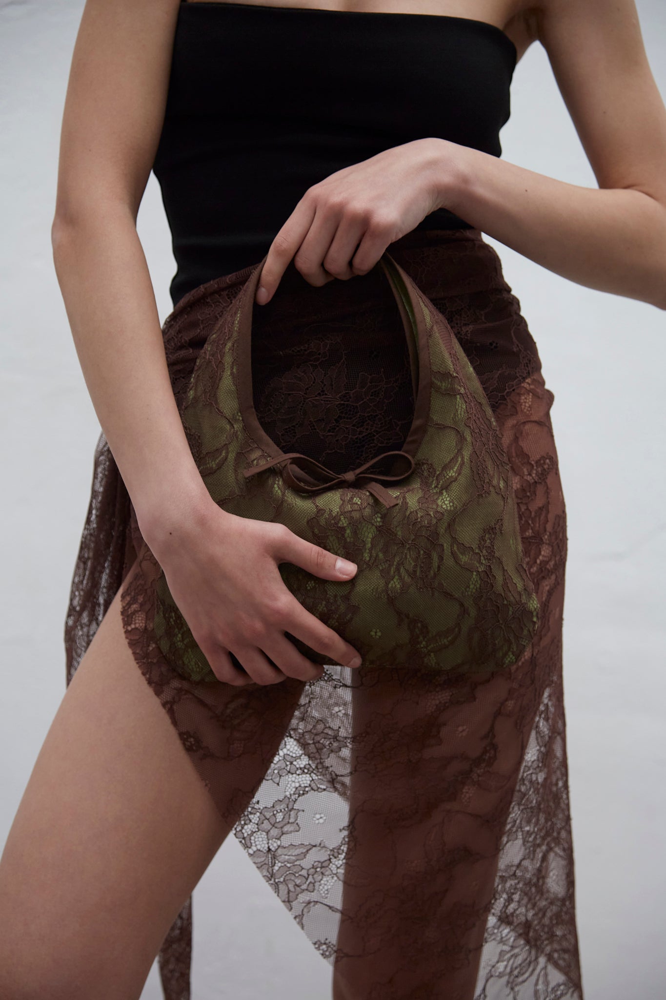 Lisa kiwi green linen bag with delicate lace detailing and bias trim, handmade in Barcelona