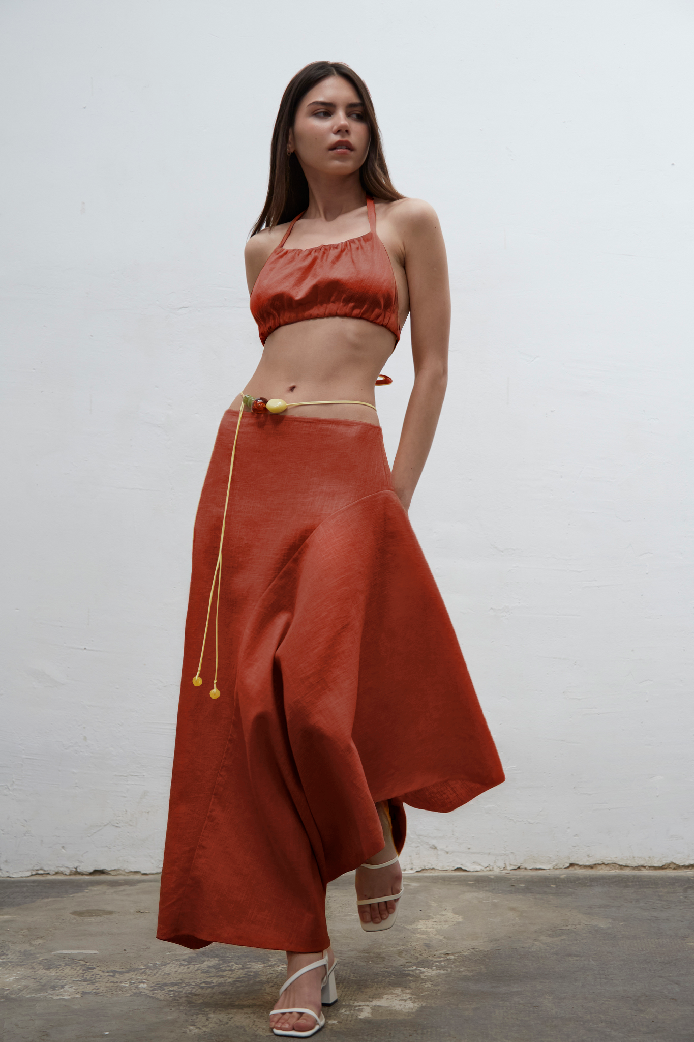 Mila terra linen mini top with adjustable ties, one-size design for sizes S to L, handmade in Barcelona