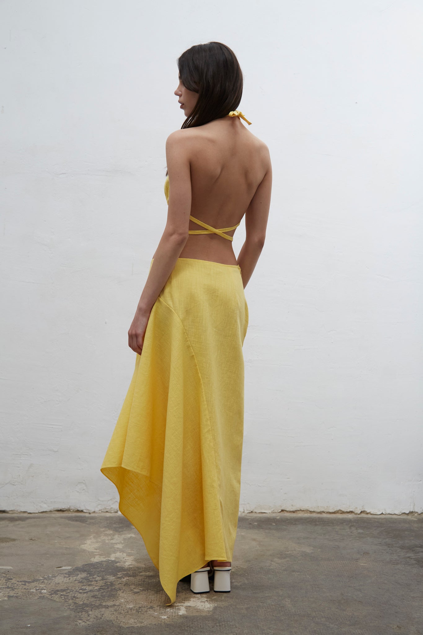 Zaha yellow asymmetric linen skirt with invisible side zipper, handmade in Barcelona